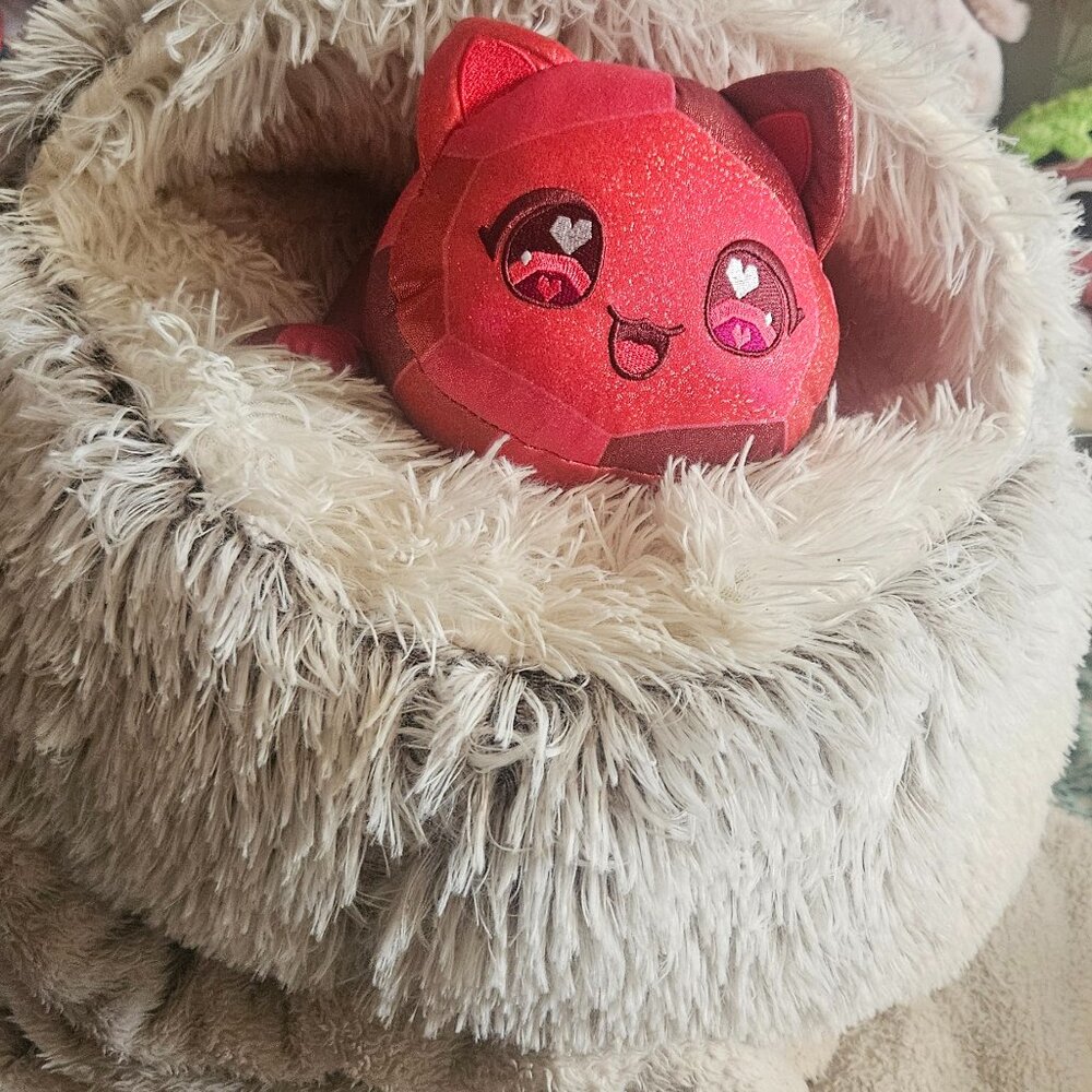 Hooded pet bed ( Mee meow not included)